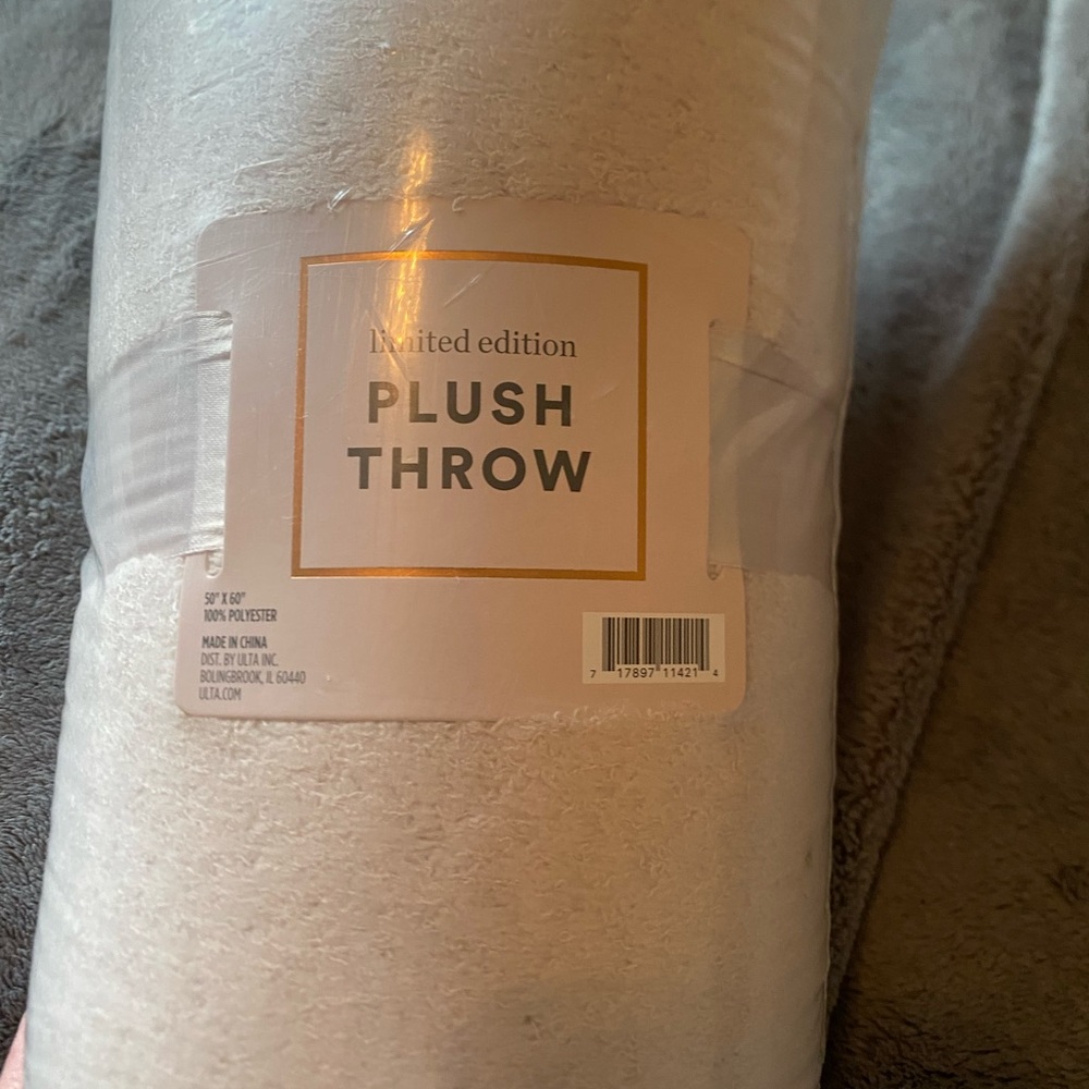 Plush Throw Blanket in soft pink